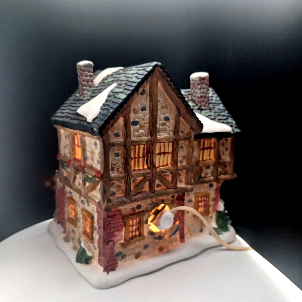 VINTAGE The Cozy Tea Lighted House Santa's Workbench 2002 - Picture 2 of 10